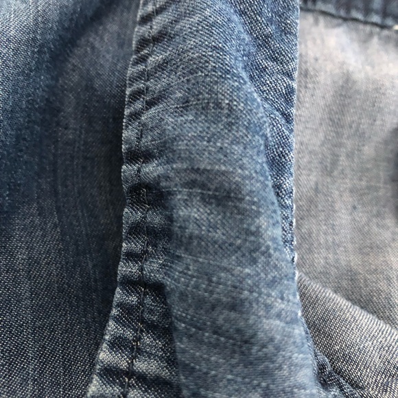 EUC Set of 2 Women’s Button-Up Shirts: 1 Floral and 1 Denim Short-Sleeve - Picture 11 of 16